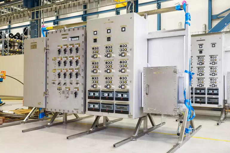 Energy distribution system control cabinet Energy distribution system control cabinet