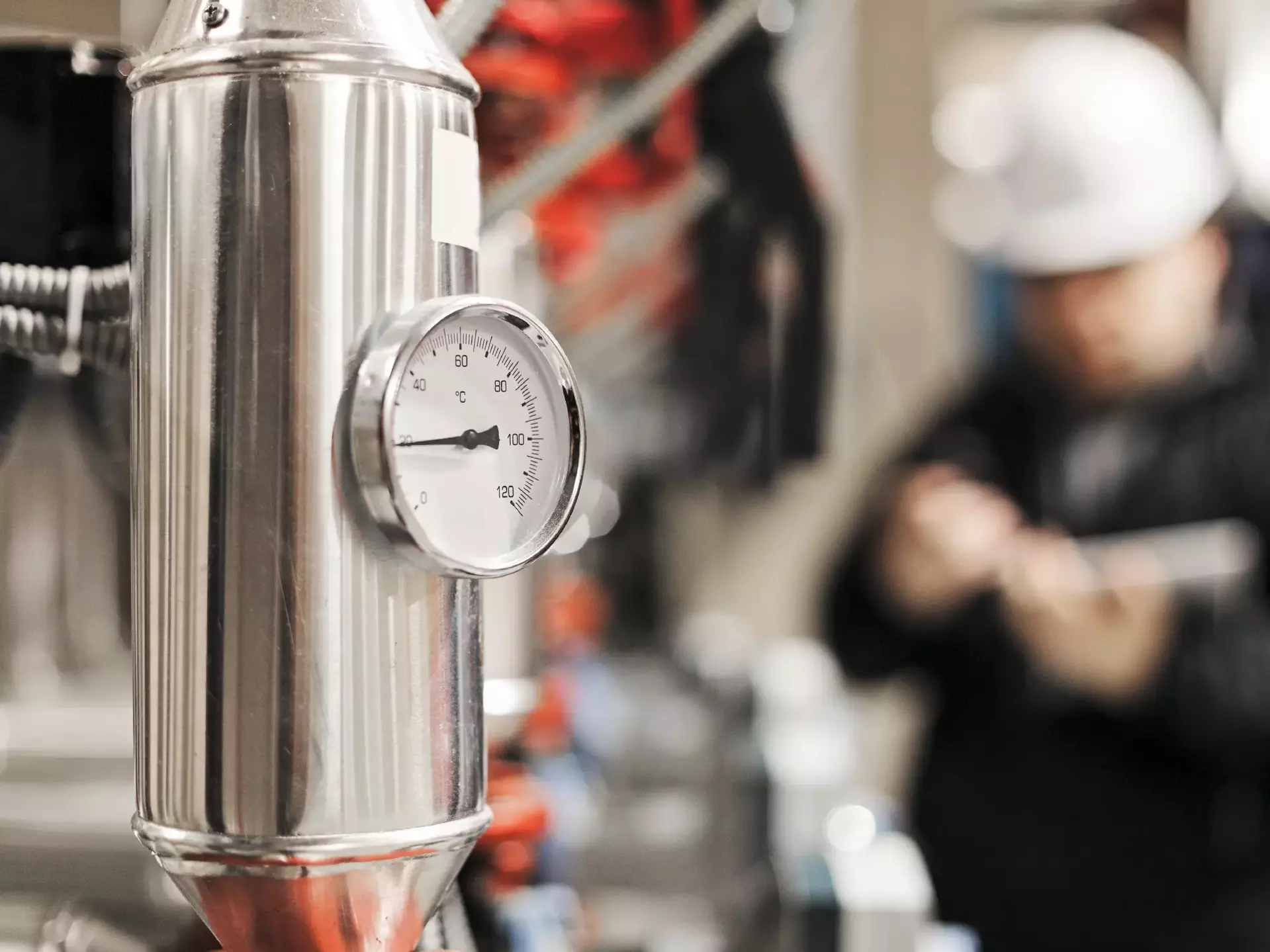 Pressure metering with stationary engineer at work Pressure metering with stationary engineer at work