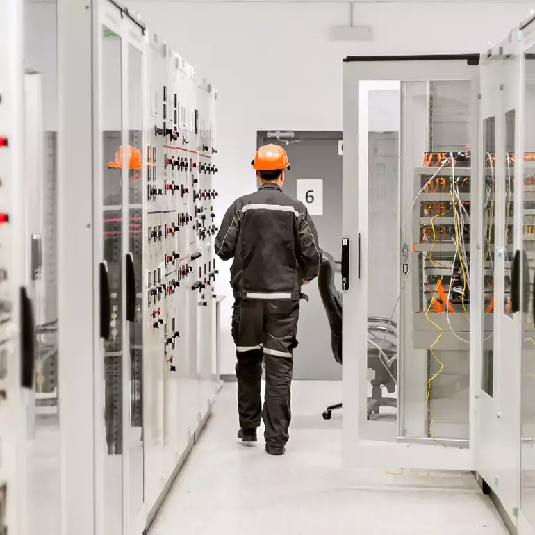 Using protective gear near switchgear cabinet Using protective gear near switchgear cabinet